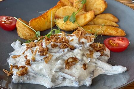 Бефстроганов с белыми грибами