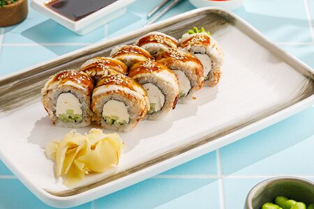 Ролл Филадельфия с угрем