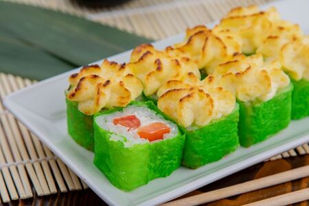 Ролл Три сыра томатный