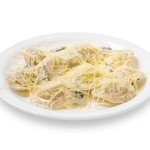 Фермерские пельмени в грибном соусе