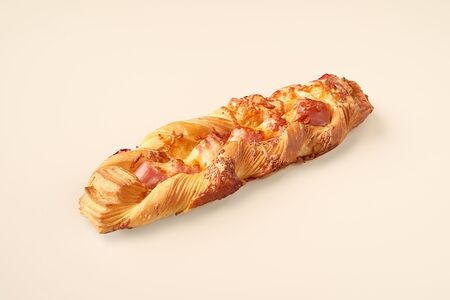 Плетенка с сыром и ветчиной