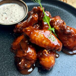 Куриные крылья с соусом bbq