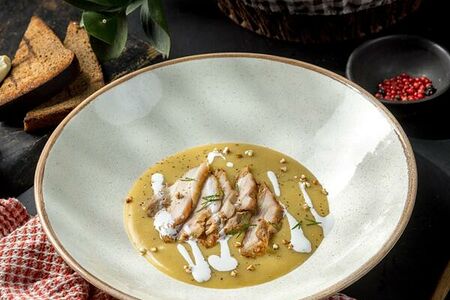 Чечевичный суп с курицей и миндалем