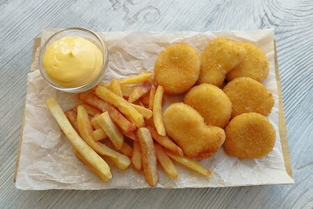 Наггетсы куриные с картофелем фри