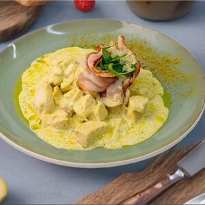 Курица с беконом в сливочном соусе
