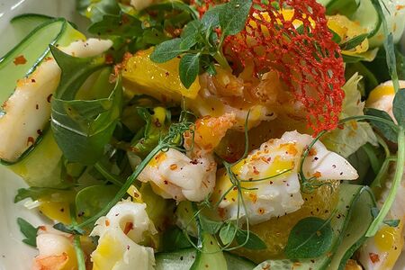 Средиземноморский салат с морепродуктами