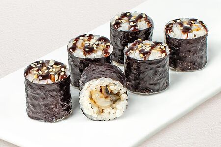 Ролл с угрём