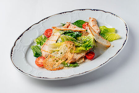 Салат цезарь с курицей