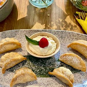 Гедза с яблоком и кремом из маскарпоне
