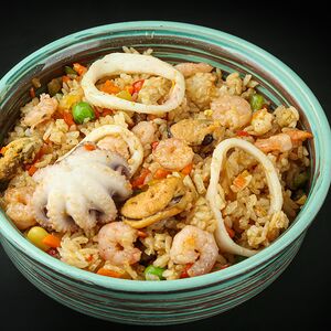 Рис с морепродуктами и лососем 