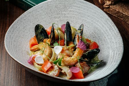 Жаркое из морепродуктов в сливочном соусе