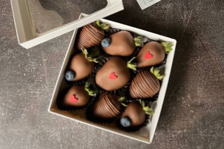 Набор клубники в шоколаде 9 ягод