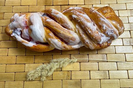 Эстонская булочка с вишней