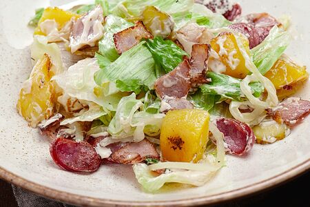 Салат с копчёностями, овощами и молодым картофелем