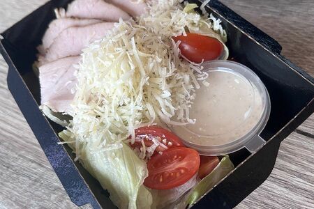 Цезарь с курой