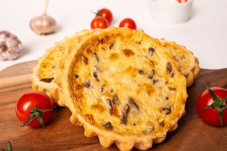 Перепечи с курицей и грибами