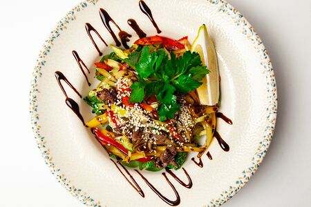 Салат из говядины с овощами