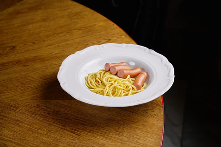 Спагетти аль буро с венскими сосисками