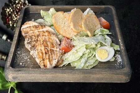 Цезарь с курицей