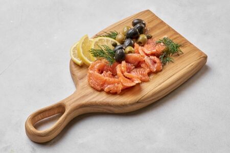 Слабосоленый лосось с лимоном