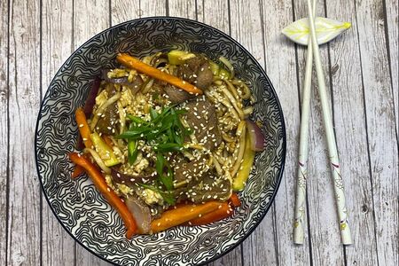 Удон с говядиной в устричном соусе