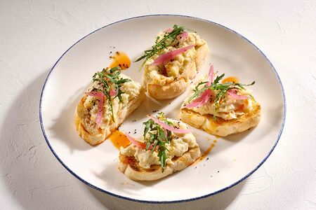 Брускетта Мерлуццо мантикато