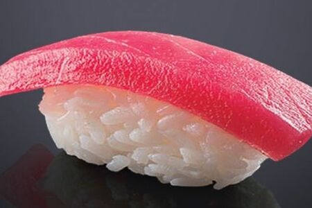 Суши с тунцом