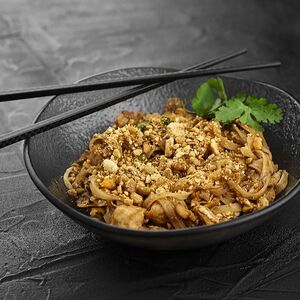 Лапша Пад тай с креветками