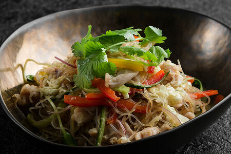 Салат с лапшой и курицей