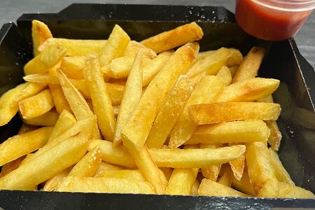 Картофель фри с кетчупом