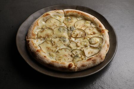 Груша и горгонзола