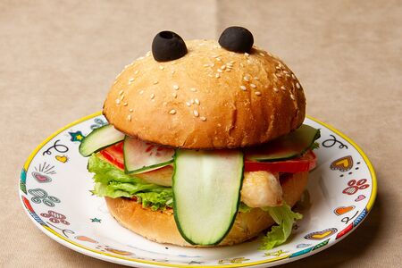 Детский бургер с курицей