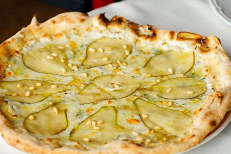 Груша-горгонзола