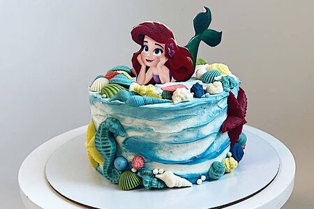 Детский торт №6 с русалочкой ванильно-клубничный