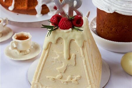 Пасха творожная с малиновым конфитюром