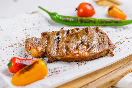 Стейк из мраморной говядины (тонкий край)