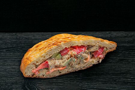 Половинка шаурмы в тандыре с говядиной 