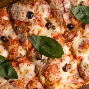 Пицца римская Scrocchiarella Мясная Баварская