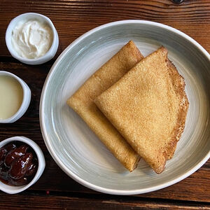 Сладкие блинчики с вареньем 