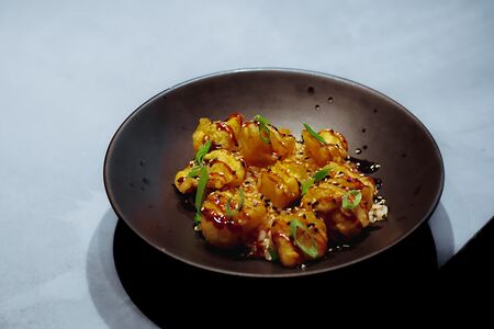 Куриные байтсы под соусом унаги с рисом