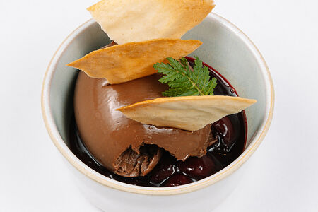 Шоколадный ганаш с вишней в хересе