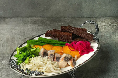 Закуска с сельдью