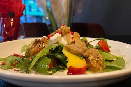 Салат с куриным шашлычком