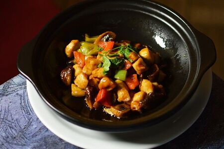 Куриное филе, жаренное с шампиньонами