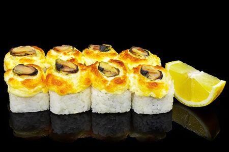 Запеченный ролл с мидиями