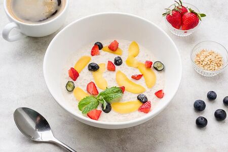 Рисовая каша с персиком на кокосовом молоке