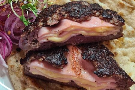 Пунена плескавица и картофель фри