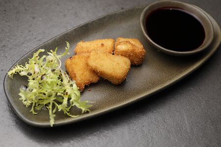 Камамбер, соус Лесные ягоды