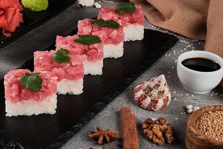 Осидзуси с тунцом