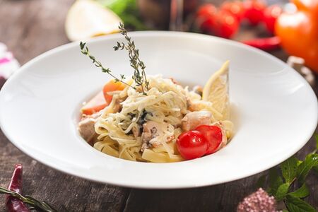 Феттуччине с курицей и грибами 